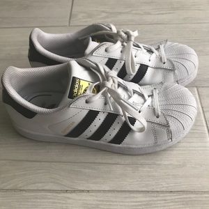 Adidas superstar woman shoes size 3 color white